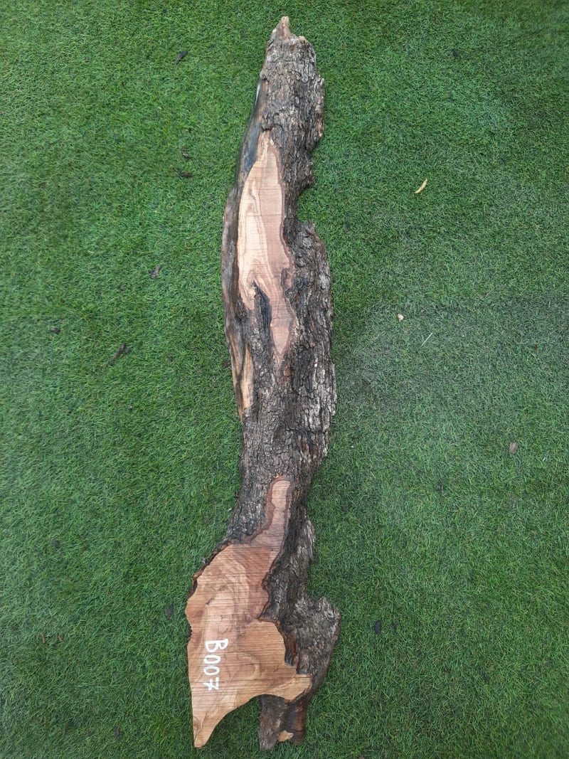 B007 Olivová deska 94x9x4-10 cm