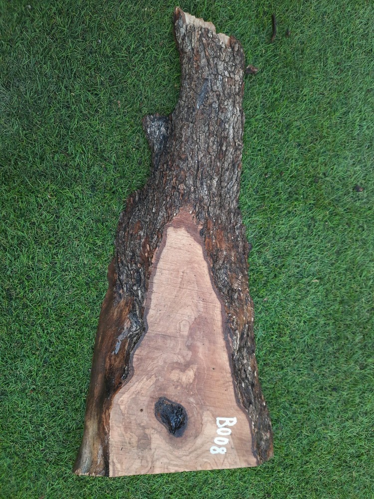 B008  Olivové dřevo 37x18x1-5 cm