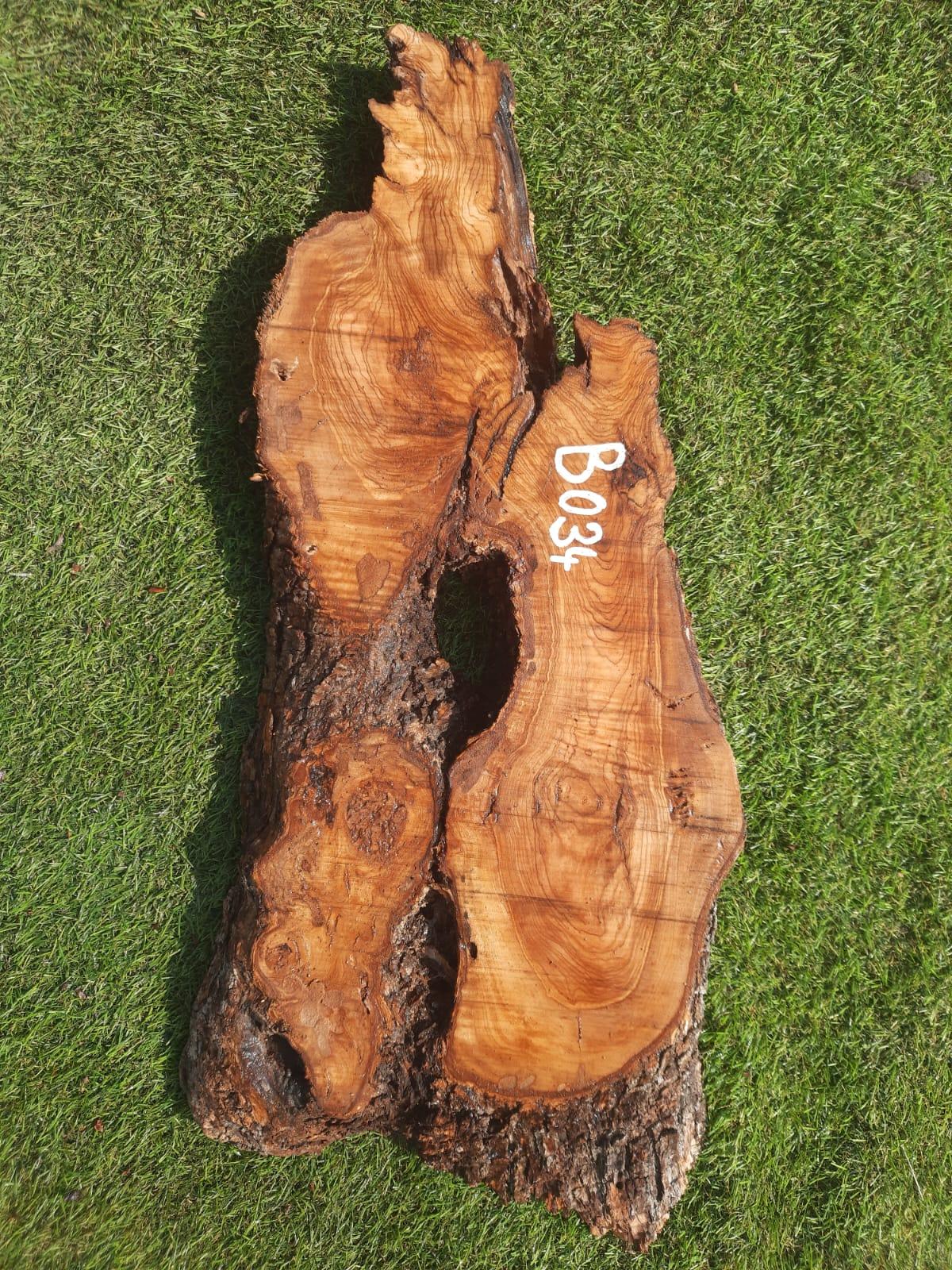 B034 Olivové dřevo 44x22x4 cm