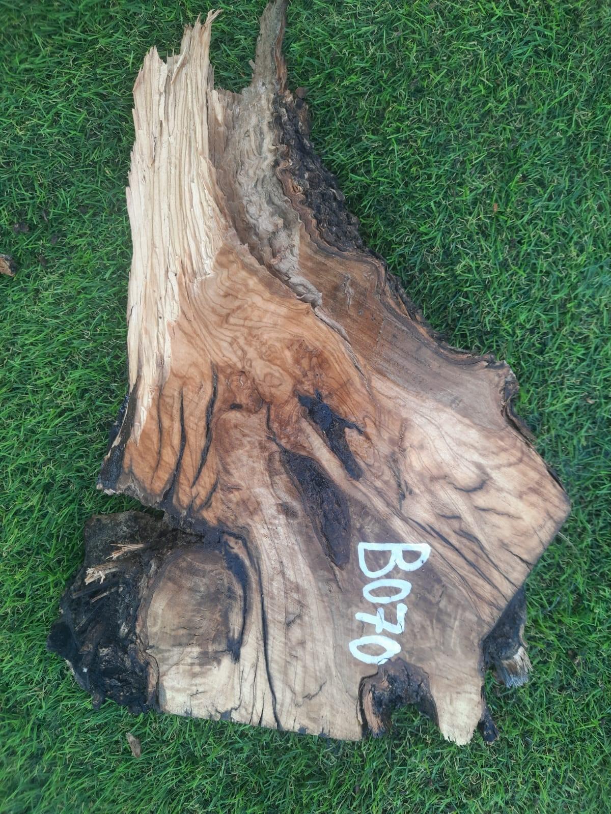 B070 Olivové dřevo 25x20x4 cm