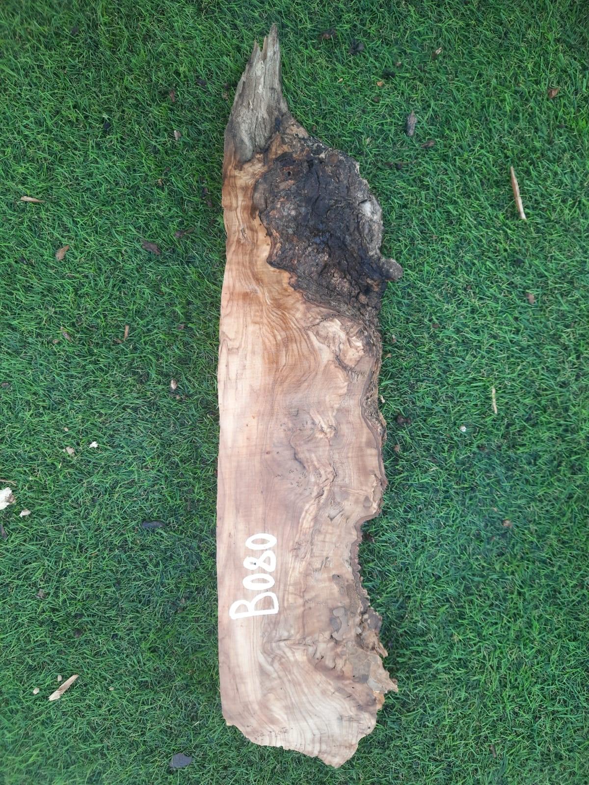 B080 Olivová deska 47x11x4 cm