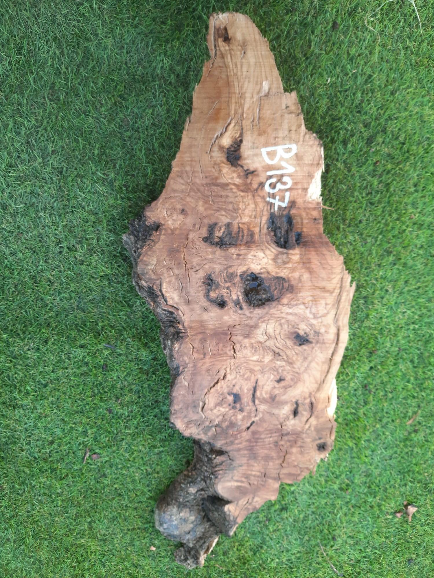 B137 Olivová deska 46x22x5,5 cm