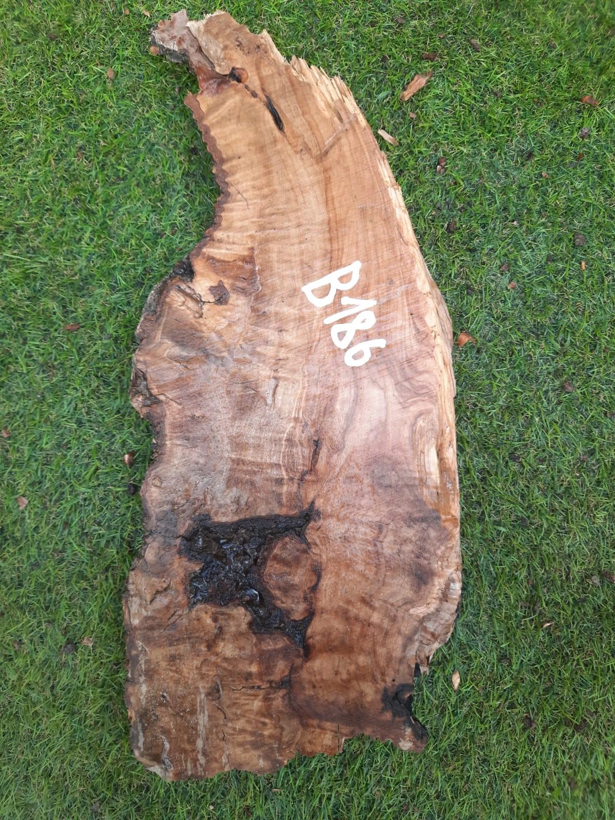 B186 Olivová deska 33x19x4,5 cm