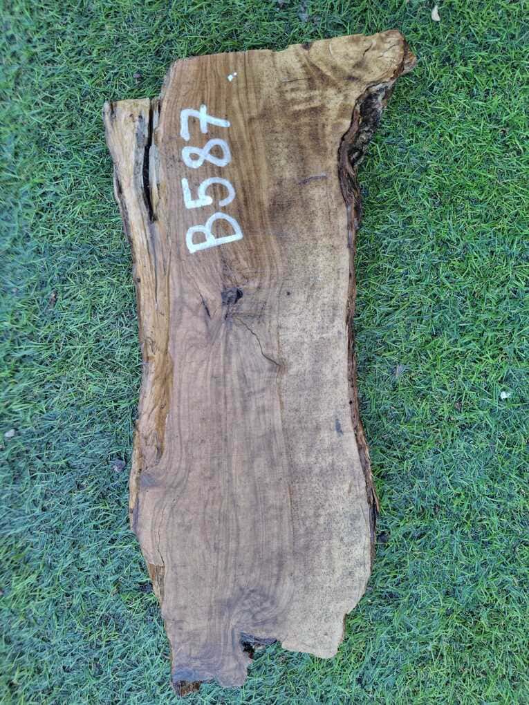 B587 Olivová deska 35x10x6 cm