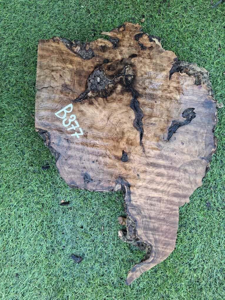 B377 Olivová deska 31x27x6 cm