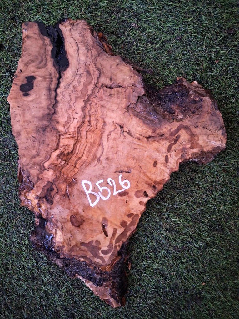 B526 Olivové dřevo 31x15x4,5 cm