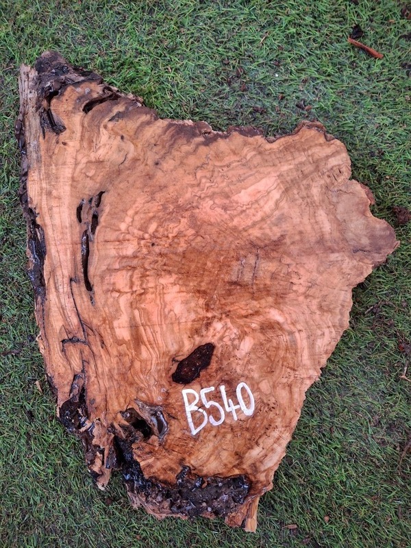 B540 Olivová deska 33x22x4,5 cm