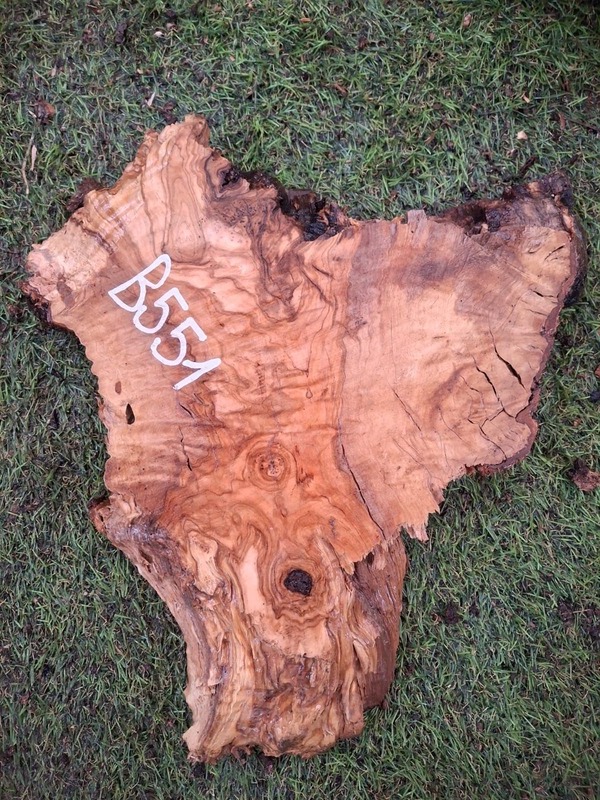 B551 Olivové dřevo 29x16x4,5 cm