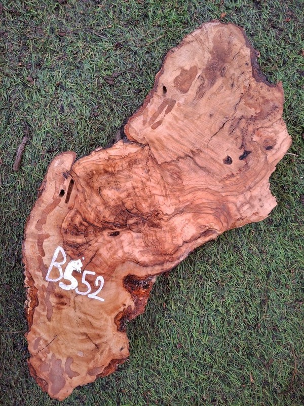 B552 Olivová deska 40x14x4,5 cm