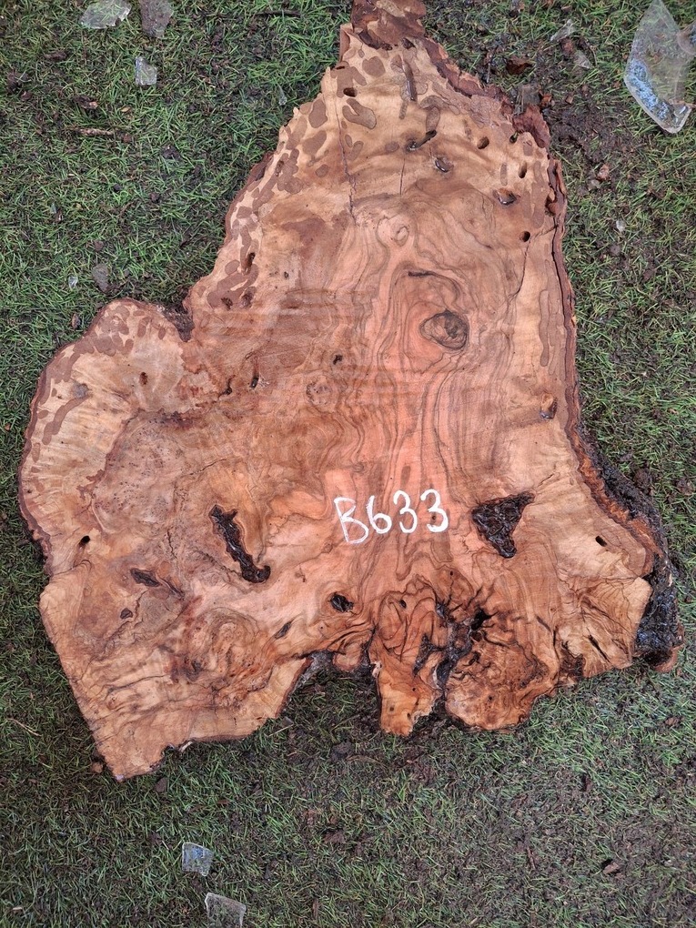 B633 Olivová deska 37x29x4,5 cm