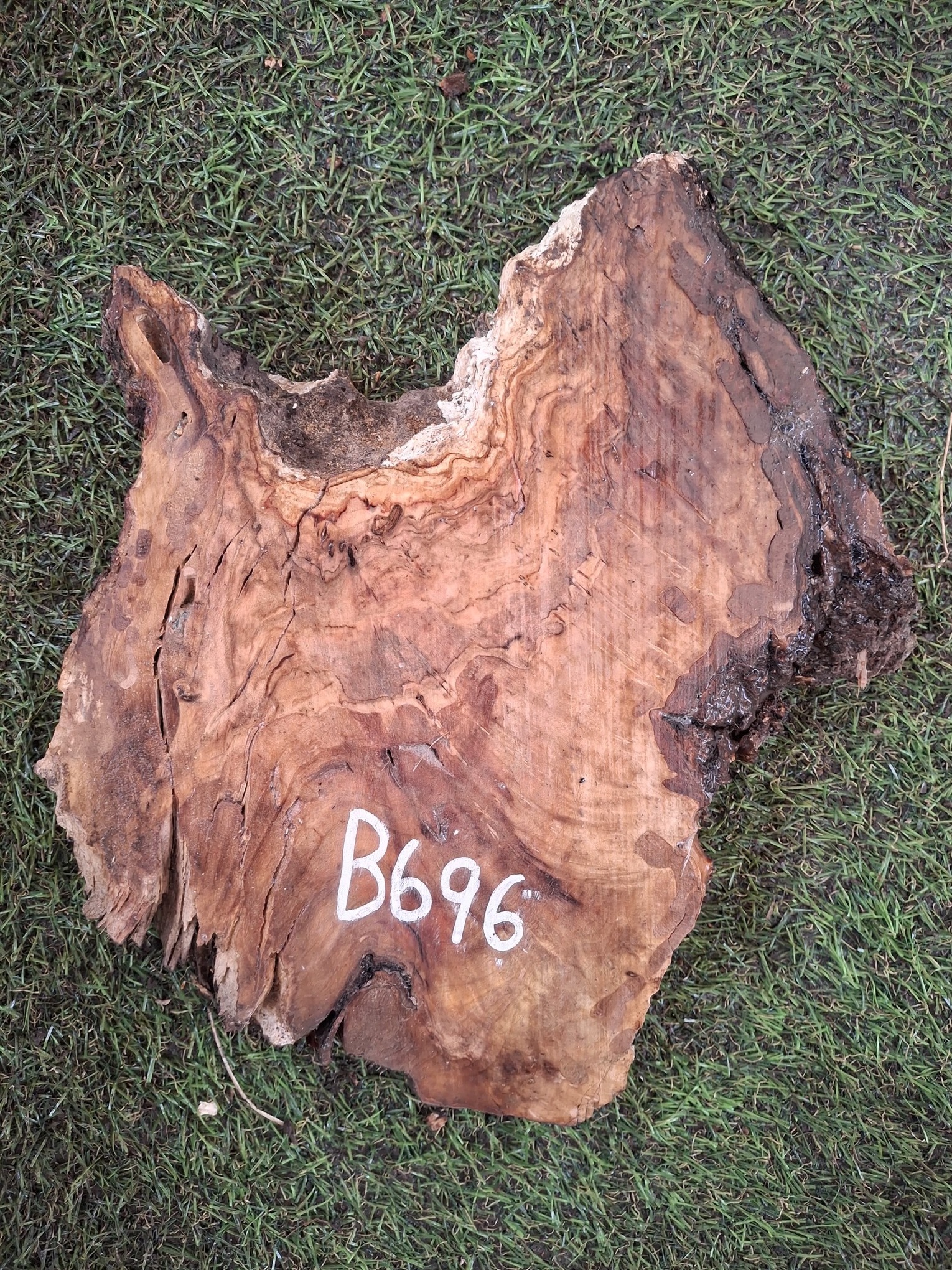 B696 Olivová deska 27x15x4,5 cm