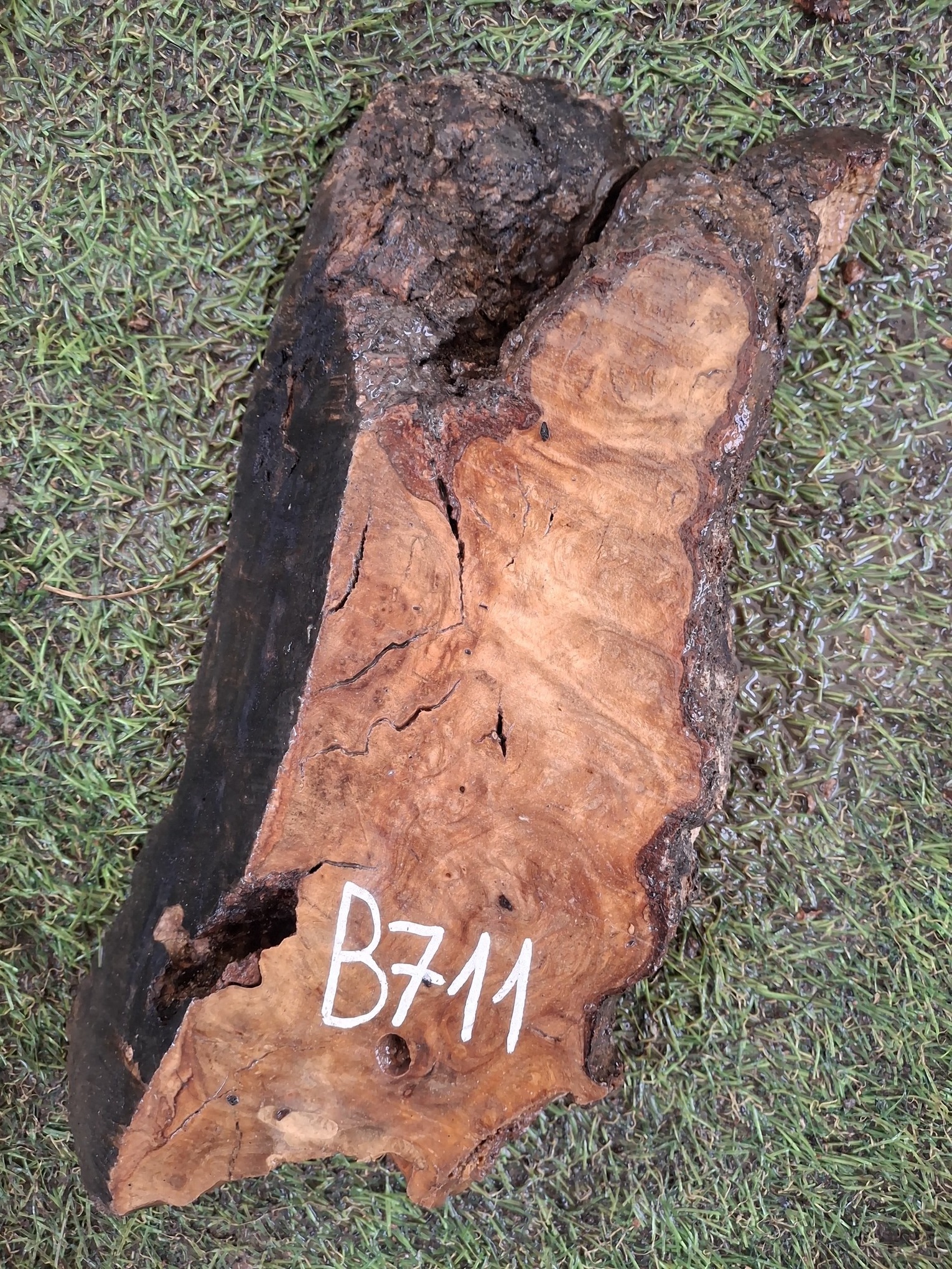 B711 Olivová deska 28x12x4,5 cm