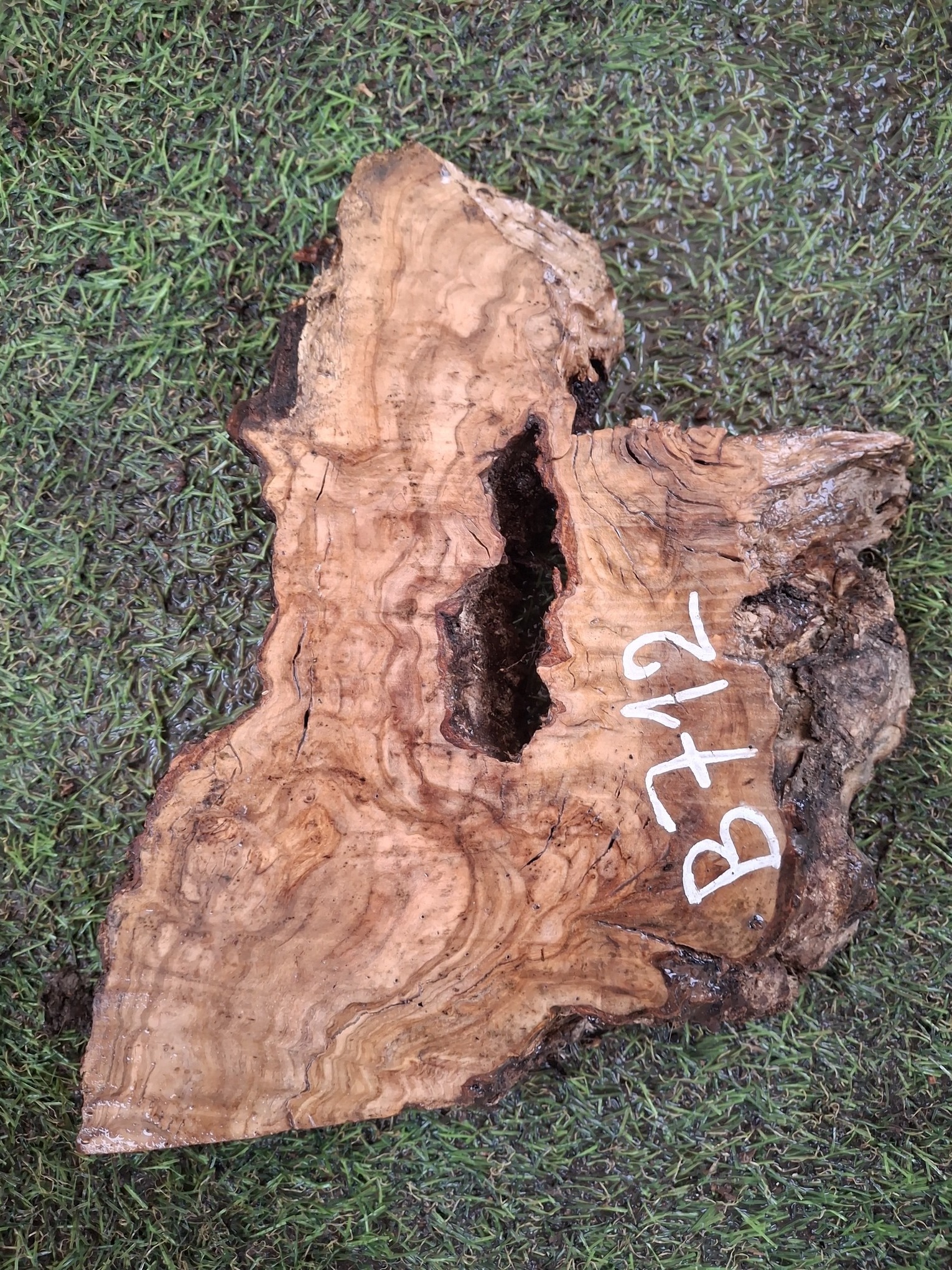 B712 Olivové dřevo 22x16x4,5 cm