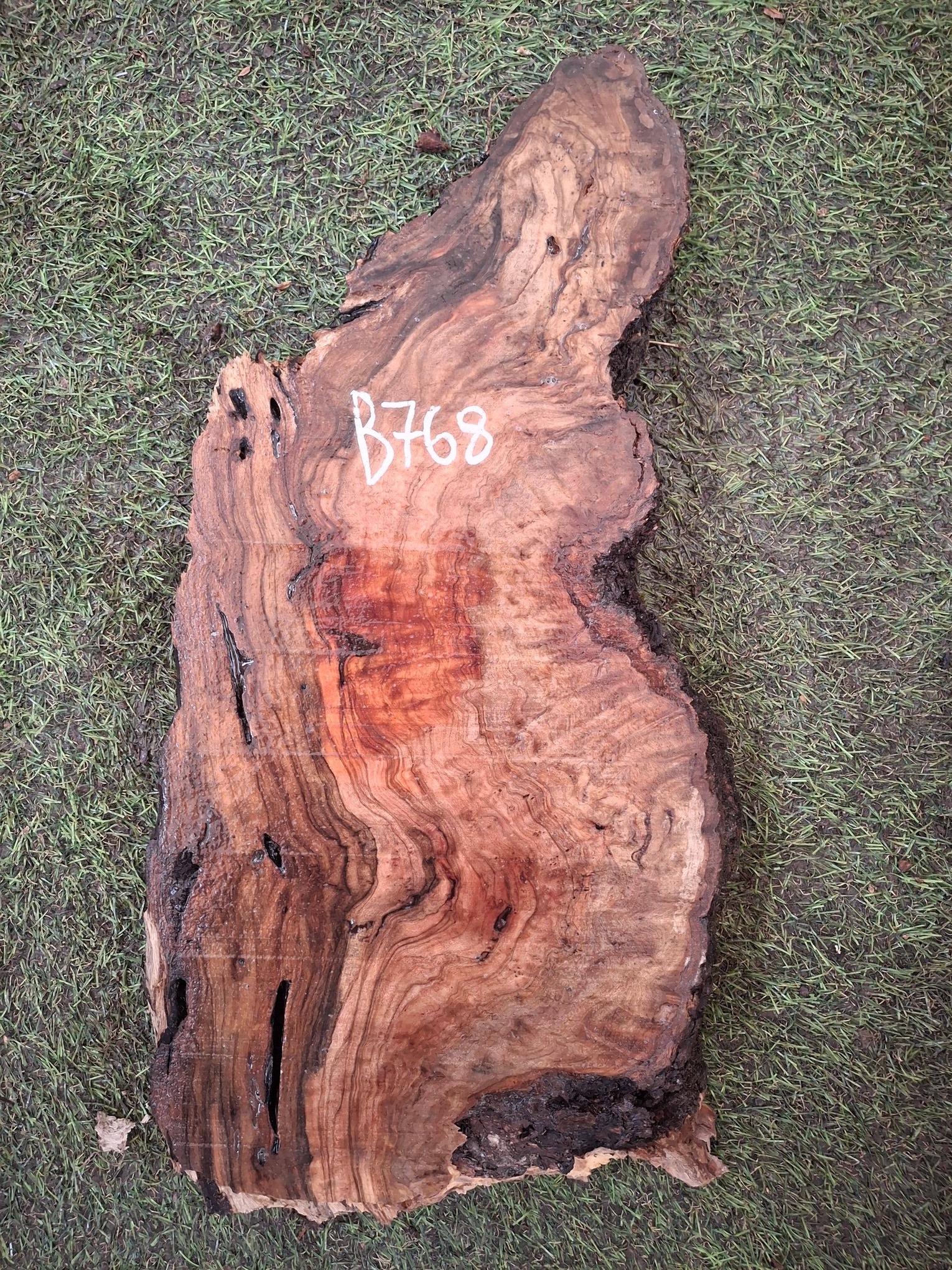 B768 Olivová deska 42x24x4,5 cm