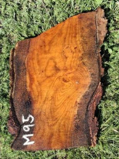 M095 Meruňkové dřevo 32x23x4 cm