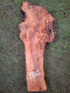 B542 Olivová deska 50x11x4,5 cm
